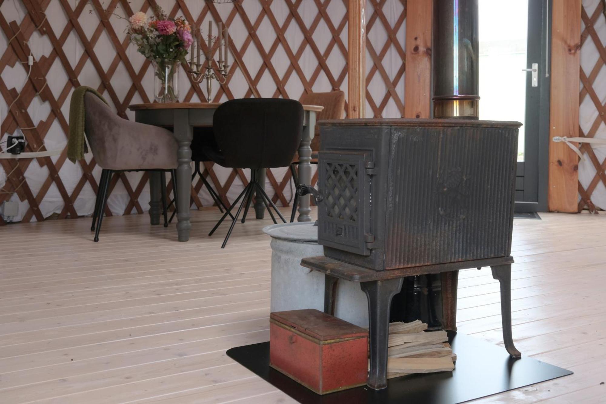 Yurt Klyndobbe Bed & Breakfast Veenwoudsterwal ภายนอก รูปภาพ